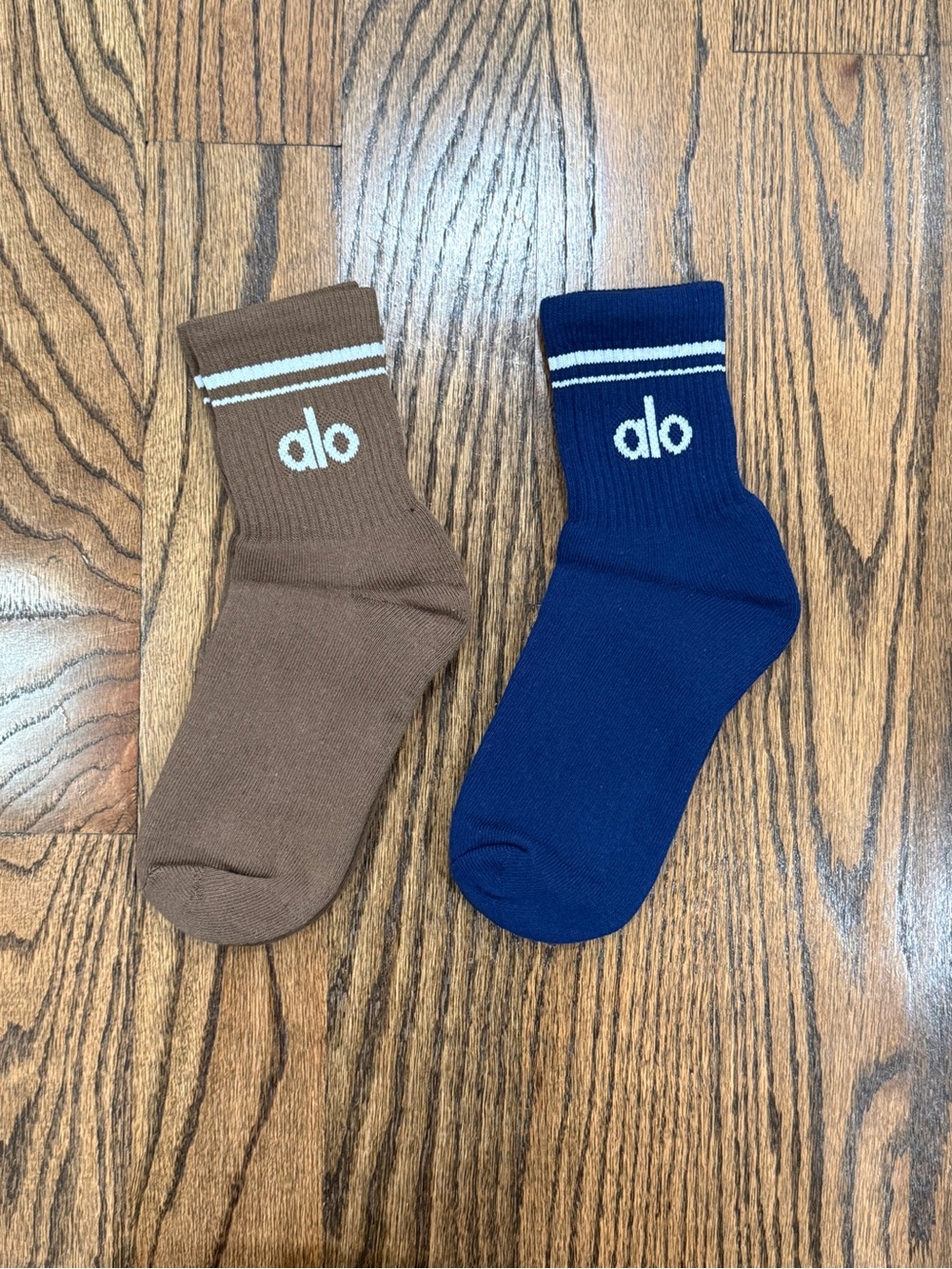 Alo Throwback socks 2 pairs brand new
